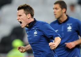 The france striker brought the ball down with his right foot before poking it. Gameiro S Engage Avec Le Psg