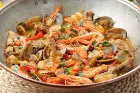 Cataplana De Fruits De Mer Une Richesse Aromatique Unique Marmite Du Monde Portugais Cuisine Recette Salade De Fruits Recettes De Cuisine Portugaise