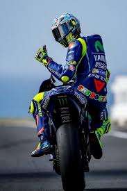 Gambar Ditemukan Oleh Nevermind Temukan Dan Simpan Gambar Dan Videomu Di We Heart It Motogp Valentino Rossi Valentino Rossi Yamaha Valentino Rossi