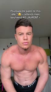 Elle attend son boyfriend AD LAURENT 😅