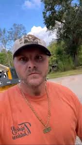 Honey, you're looking at my post, and you can't even say hi to me or you  don't love me anymore 💔it's me Zach Top i love you ♥️.