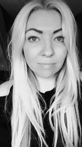 Got to love a filter!!! 🤣 I look nothing like this by the way!... I wish I  did! Most of the time I forget to take care of myself