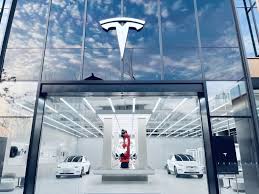 Tesla dispara 5% após entregas acima do previsto e Musk se aproxima de US$ 1 trilhão