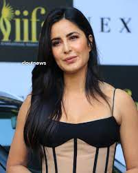 Pin By Vusi On Katrina Kaif In 2020 Katrina Kaif Hot Pics Katrina Kaif Dresses Katrina Kaif Photo