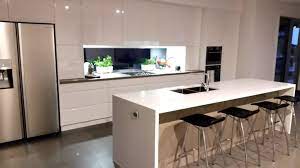 2 Tone 2pac White Gloss And Taupe Gloss Kitchen Remodel Kitchen Design Kitchen