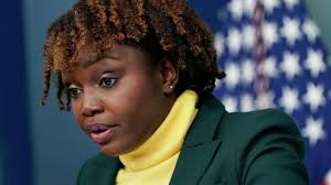 Пресс-секретаря Белого дома подняли на смех после признания о Байдене