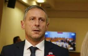 MODRIČA: Policajci Edin Šabanović i Bogdan Božić sa sugrađanima pronašli  dječake koji su se izgubili u šumi