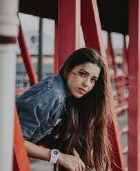 28 Fancy And Creative Portrait Photo Ideas You Must Have Fancy Ideas About Everything Portrait Photography Women Portrait Poses Portrait Photography