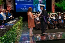 SENGE NAS FORMATURAS DOS NOVOS ENGENHEIROS