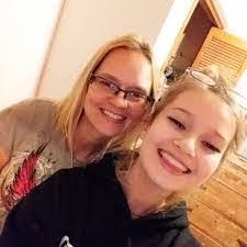 Lori Presnell's Instagram, Twitter & Facebook