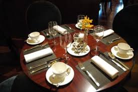 Ketika kamu menikmati makan siang bersama kolega atau ingin menyenangkan klien dalam jamuan makan malam formal, menjaga citra profesional sangatlah penting. Table Manner World Paper