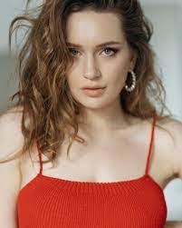 Alexandra Rosenthal's Instagram, Twitter & Facebook