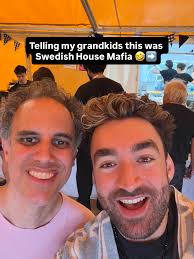 Swipe for a French surprise🤣 How would you name this trio?👇This may be my  fav selfie since @KatyPerry photobombed me 10+ years ago haha 🤪