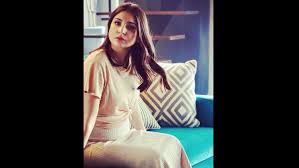 Anushka Sharma Loses Her Cool As Photographer Captures Her Sitting In Balcony With Virat Kohli Filmibeat Collection by anvi • last updated 18 hours ago. anushka sharma loses her cool as