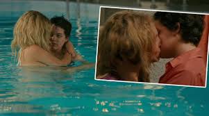 She checks herself in a mirror and transforms into a monster before falling unconscious. Kylie Minogue Und Riley Keough Lesbischer Kuss In Jack Diane