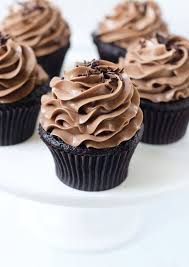 One Bowl Chocolate Cupcakes With Nutella Swiss Buttercream Frosting Recette Gateaux Et Desserts Recette Cupcake Cupcakes