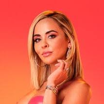 Nicole Parisian's Instagram, Twitter & Facebook