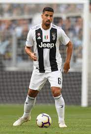 Khedira empezó su carrera en el stuttgart, equipo con el que se coronó campeón alemán. Sami Khedira Extends Juventus Contract Until 2021 To End Any Transfer Speculation