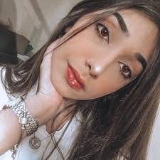 Julia Matos's Instagram, Twitter & Facebook