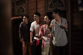 Seperti yang diminta, scene menyanyi lagu hatiku luka lagi. Review Filem Hantu Kak Limah 2018