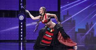 Brusli de la romanii au talent. Cine Scoate Sabia Din TeacÄ Face Lucruri Grozave Cu Ea Gilly Martin A Avut O ApariÈie SpectaculoasÄ Èi Un Dans Pe MÄsurÄ Romanii Au Talent Protv
