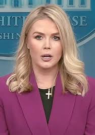 Tranquillement mais sûrement ils musellent la Presse 😏 White House  previews major changes to press access. The White House is eyeing major  changes to the practices around press access, expanding the group