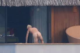 Justin Bieber and his penis on holiday - Mirror Online