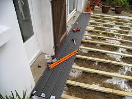 Comment Poser Une Terrasse Composite Sur Lambourdes Et Plots Terrasse Faite Maison Terrasse Composite Terrasse Bois Composite