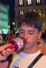 Broma Micrófono que Huele a C*lo en Entrevista