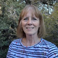 What are must-have Christmas cookies for a plate?