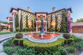 Constantia Is A 4m Gem From Cape Town South Africa Mansions Mansions Luxury Celebrity Houses