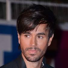 Модные мужские прически и стрижки. Enrique Iglesias Hairstyle Latest Hairstyles Of Spanish Singer Men S Hairstyles Haircuts X