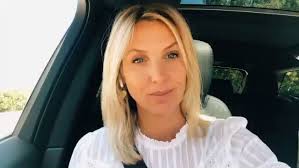 @hollyhatchsells's video Tweet