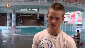 mitchell van den dries 16 redt jongetje van verdrinkingsdood in zwembad stappegoor tilburg youtube