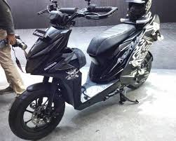 Modifikasi honda beat hitam bisa menggunakan strping dengan warna hijau, biru, merah dan warna lainnya. Foto Modifikasi Honda Beat Fi Hitam Paling Keren Dan Trendi