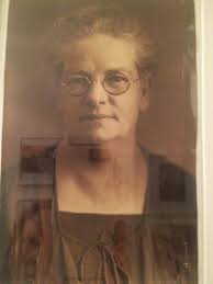 Happy St. Patrick's Day, y'all! I've always found it curious that so many  of us have strong Irish roots, but all the "hoopla"