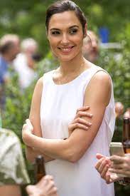 Find the latest information on dow jones industrial average (^dji) including data, charts, related news and more from yahoo finance. Szene Aus Dem Film Die Jones Spione Von Nebenan Die Jones Spione Von Nebenan Bild 15 Von 29 Gal Gadot Filme Bilder