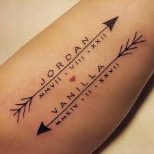 Les tatouages tribaux attirent le regard avec leurs dessins très détaillés et uniques. Love Engraved Forever Name Tattoos For Women Tatouage Prenom Poignet Tatouage Prenom Tatouage Family