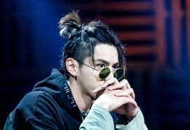 Trong mỗi lần ra sân bay, diệc phàm thường mang theo và giữ bên mình chiếc túi màu đen mà anh vô cùng yêu thích. Top 9 Nam Tháº§n Chau A Sá»Ÿ Há»¯u Nhá»¯ng Kiá»ƒu Toc Nam Dai Ä'áº¹p Quyáº¿n RÅ© Ragus