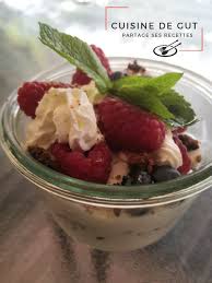 Trifle De Myrtilles Framboises Et Glace Au Yaourt Grec Bien Planquee Cuisine De Gut Dessert Aux Fruits Myrtille Trifle