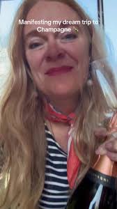 Esplora il Lambrusco: Vino Frizzante da Milano