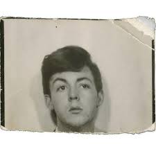 Foto de pasaporte coloreada de Paul McCartney de 1960