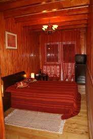 Camerele sunt incalzite, cu televizoare lcd cat si cu baie. Pensiunea Casa Domneasca Baia De Fier 3 Cazare In Baia De Fier