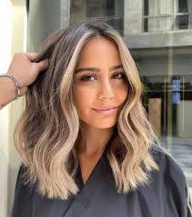 Coupes pour cheveux mi-long : 120 coiffures tendances en automne-hiver  2023/2024