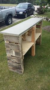 5 Einfache Schritte Wie Sie Bartresen Aus Paletten Selber Bauen Diy Garten Zenideen In 2020 Bar Selber Bauen Bar Bauen Bar Aus Paletten