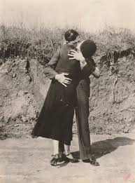 Bonnie parker and clyde barrow were finally caught by being ambushed on may 23, 1934. Rarely Seen Bonnie And Clyde Photos Featured In Dallas Gallery Now Privately Owned