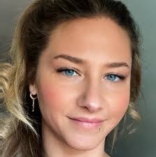 Tawny Smith's Instagram, Twitter & Facebook