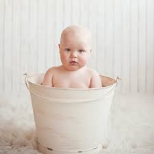 The american academy of pediatrics (2) recommends that babies younger than one year should have a full bath three times a week or less (anything more than that can dry out the skin). How Often Should You Bathe Your Baby Neolittle