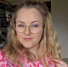 Kris Viles's Instagram, Twitter & Facebook