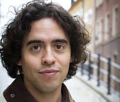 Dan ger Bach en ny kostym